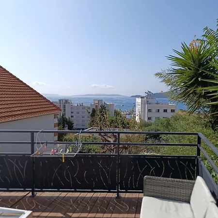 Vue Plein Centre Du Lavandou Apartment *